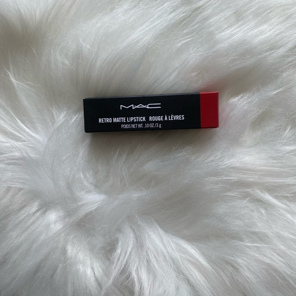 New in The Box Mac Retro Matte Lipstick 707 Ruby Woo - Picture 2 of 15